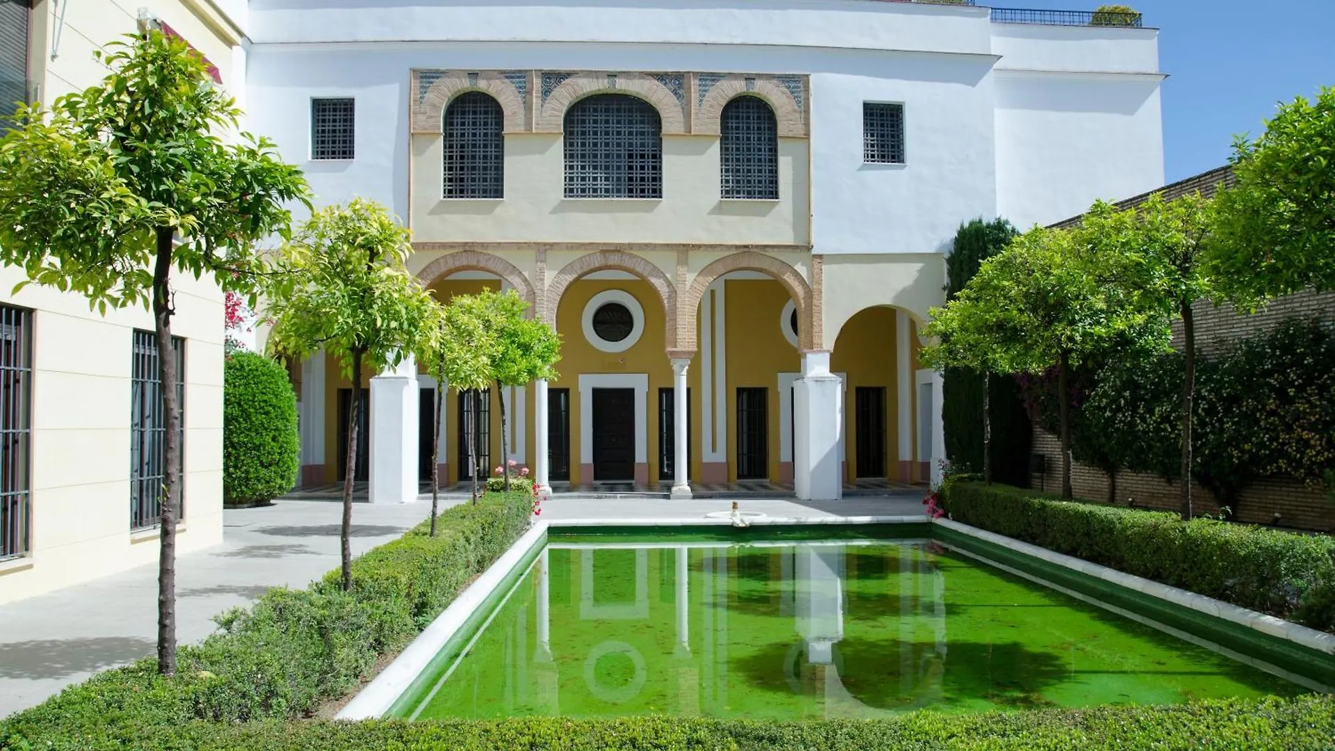 Santa Ana Free Parking Cordoba Center location